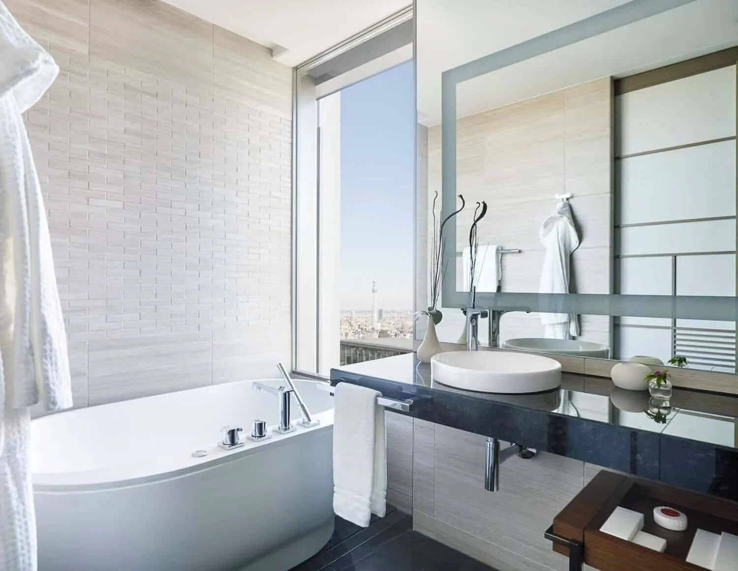 The Four Seasons Hotel Tokyo Otemachi