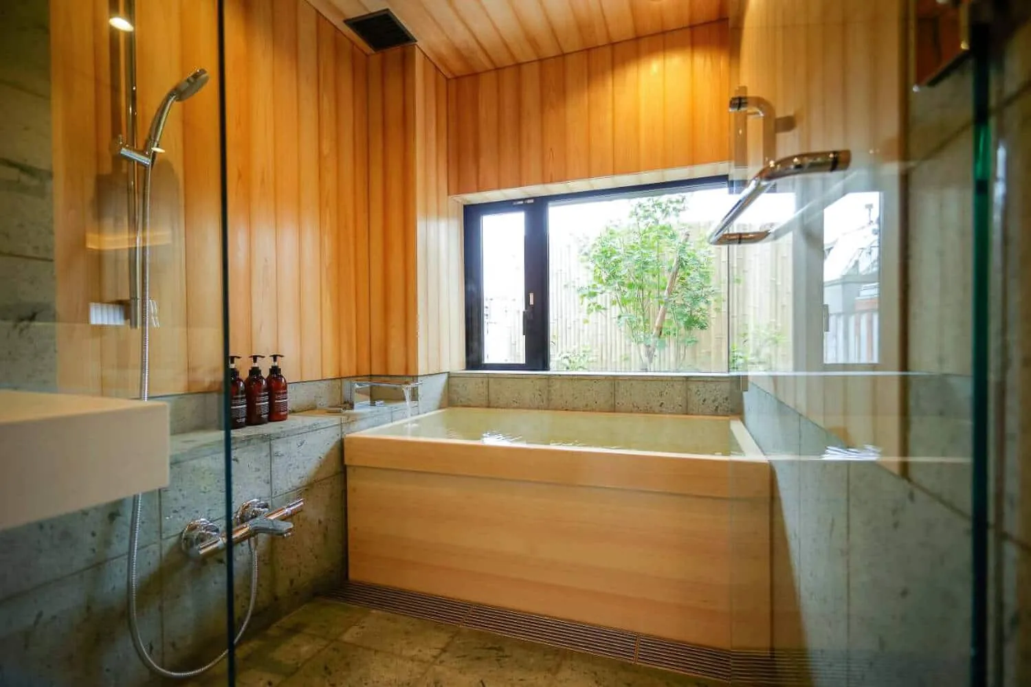 The Kaminarimon Ryokan