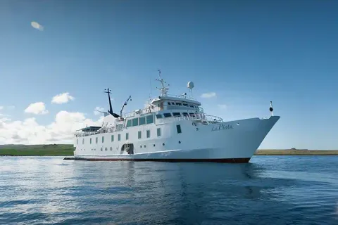 La Pinta Yacht from Metropolitan Touring