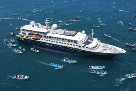 National Geographic & Linblad Islander II