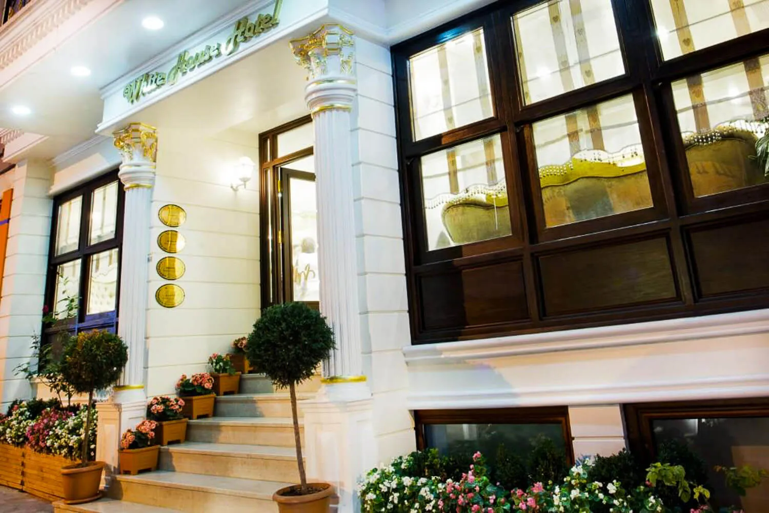 White House Hotel