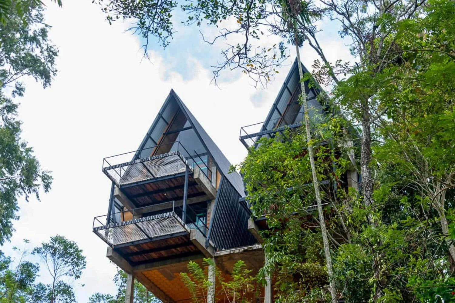 10 Best Hostels in Sri Lanka