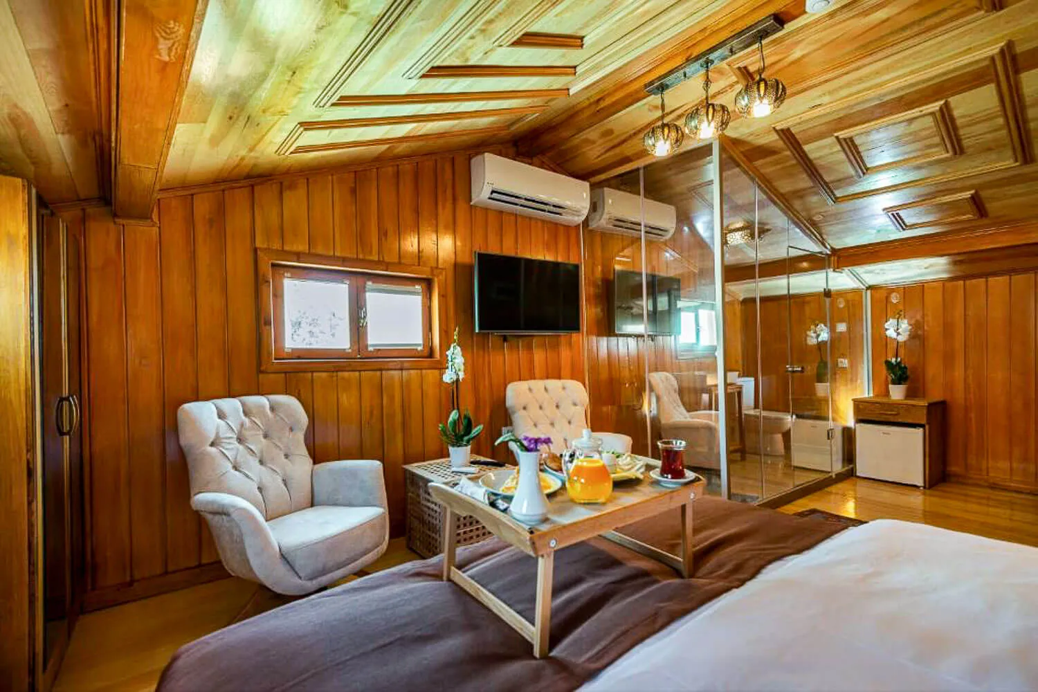 Wonder Wood Hotel