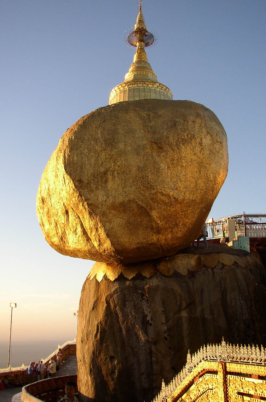Kyaiktiyo Pagoda Golden Rock, Myanmar