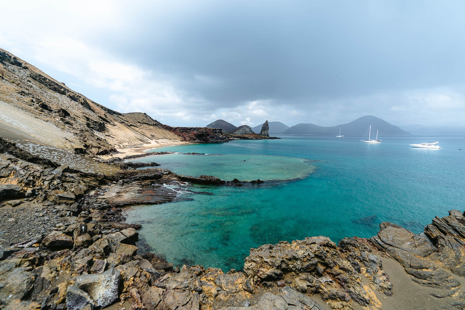 The pool, ships and Santiago island at the distance