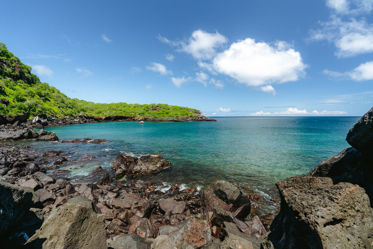 The view to Muelle Tijeretas on the way to Playa Baquerizo beach