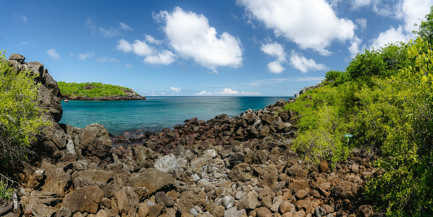 The view to Muelle Tijeretas on the way to Playa Baquerizo beach