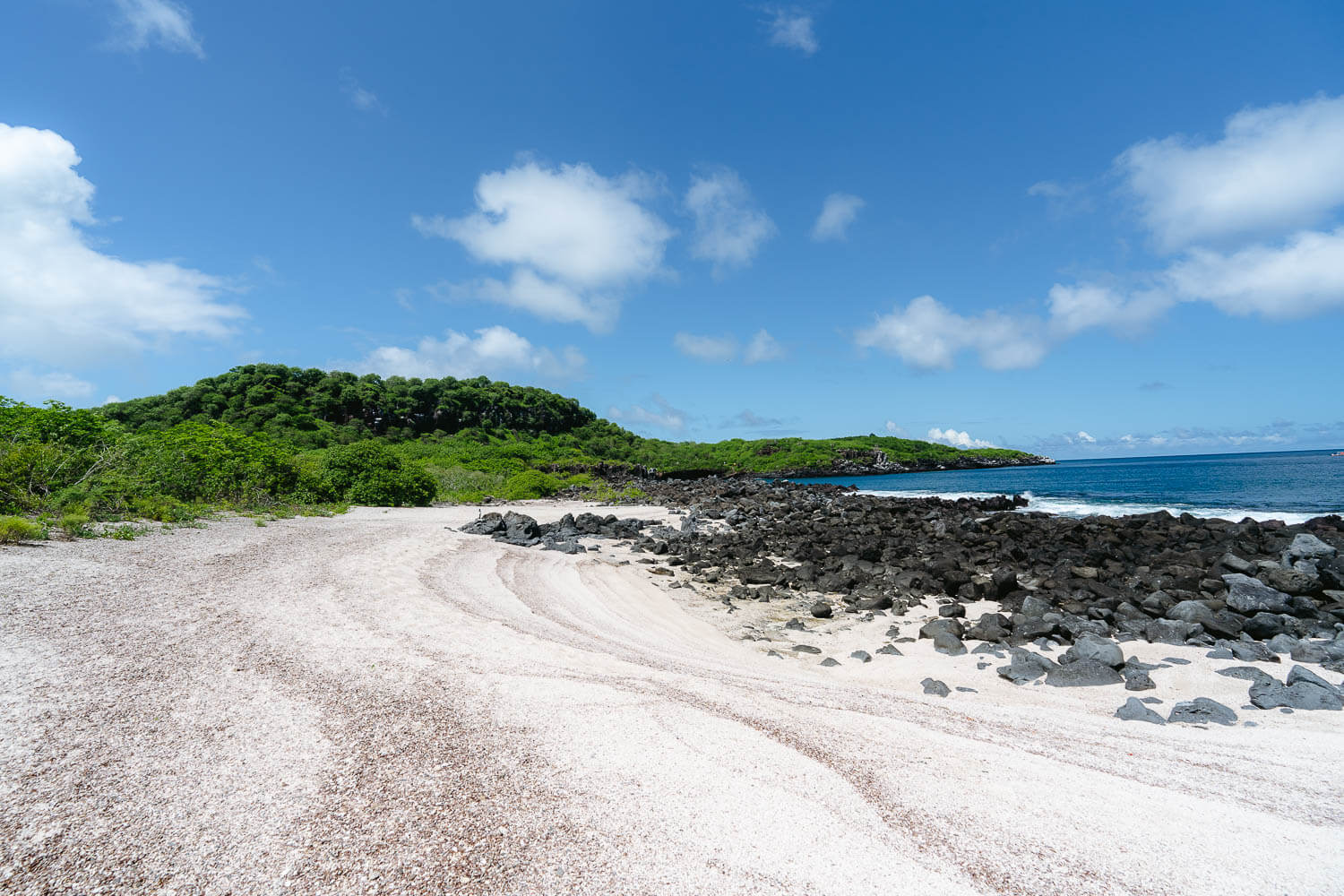 Playa Tijeretas (Cerro Tijeretas on the left)