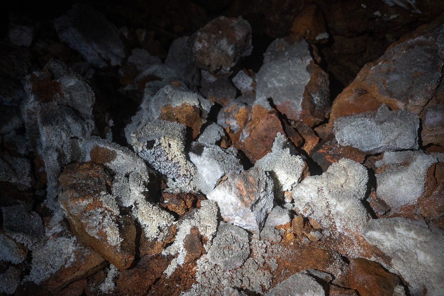 Quartz stone inside the Trillizos Volcano