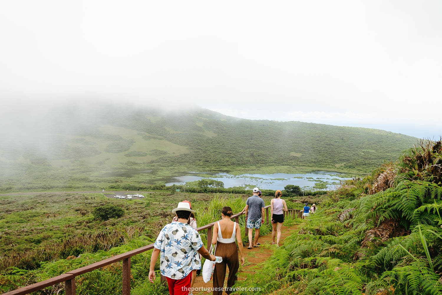 El Junco's path full of people