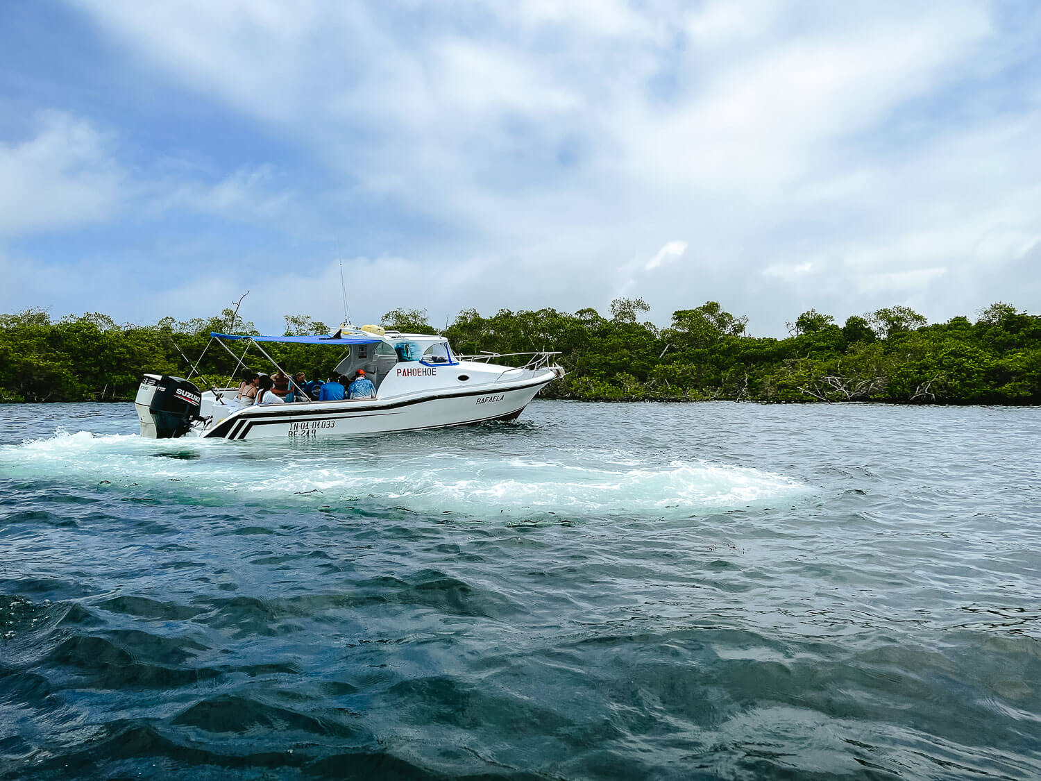 The boat that takes you to Los Tuneles