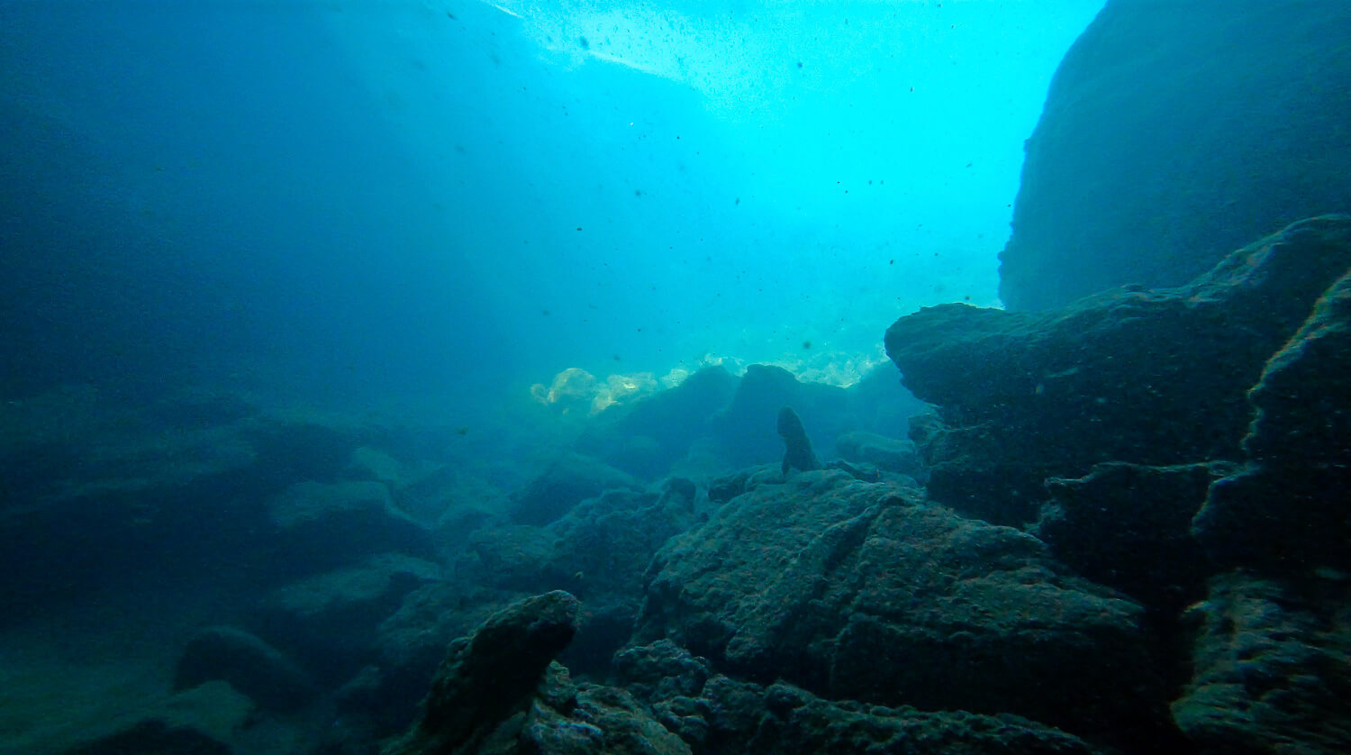 The bottom of the sea in Los Tuneles in Isabela, Galápagos