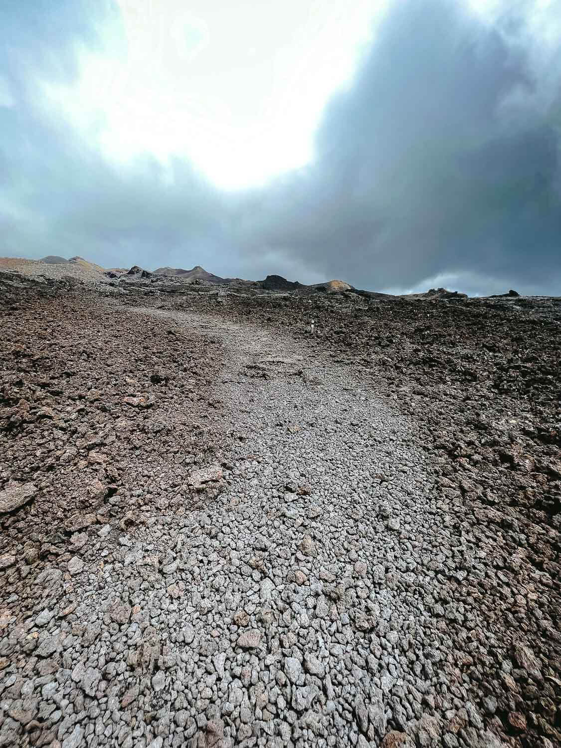 The gravel path to Chico volcano