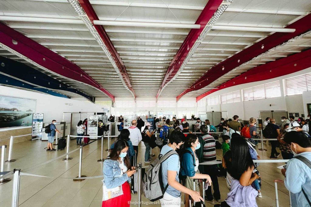 The airport control's queue in San Cristobal's Airport