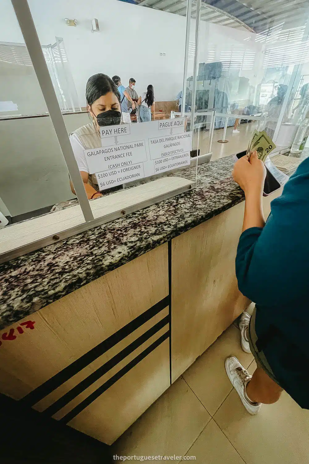 The fees you have to pay once you arrive at the airport, fixed fees in Galapagos Islands on a budget, one of the things to know before visiting the Galapagos Islands - Galapagos Packing List