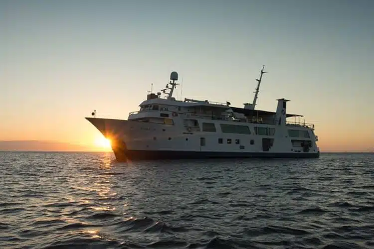 Isabela II Yacht from Metropolitan Touring