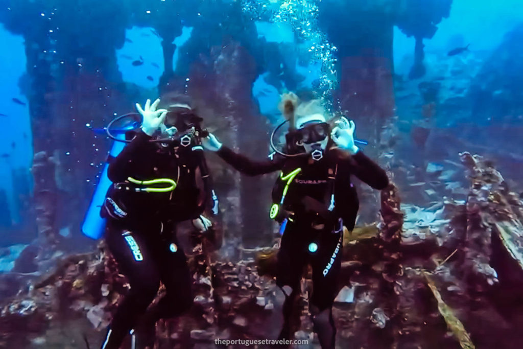 Divers on the Carawa SS Wreck