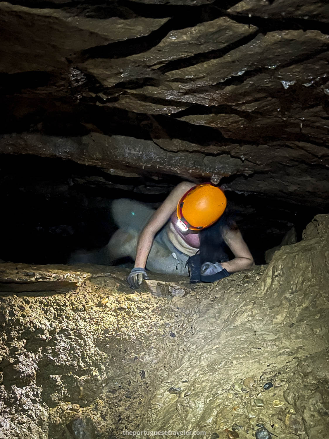 Jhos passing through a narrow passage in Cueva de Los Tayos