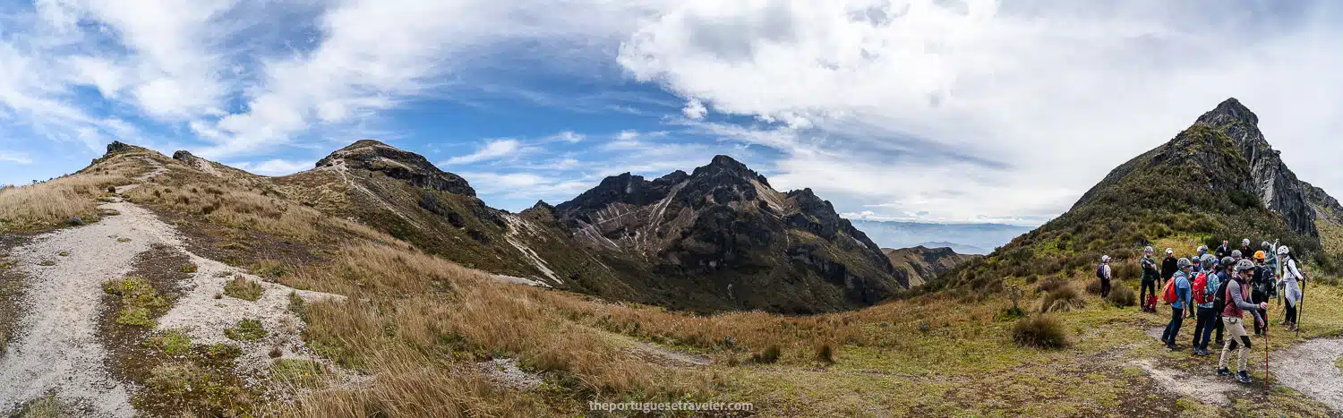 The path between Cerro Ladrillos and Padre Encantado hills