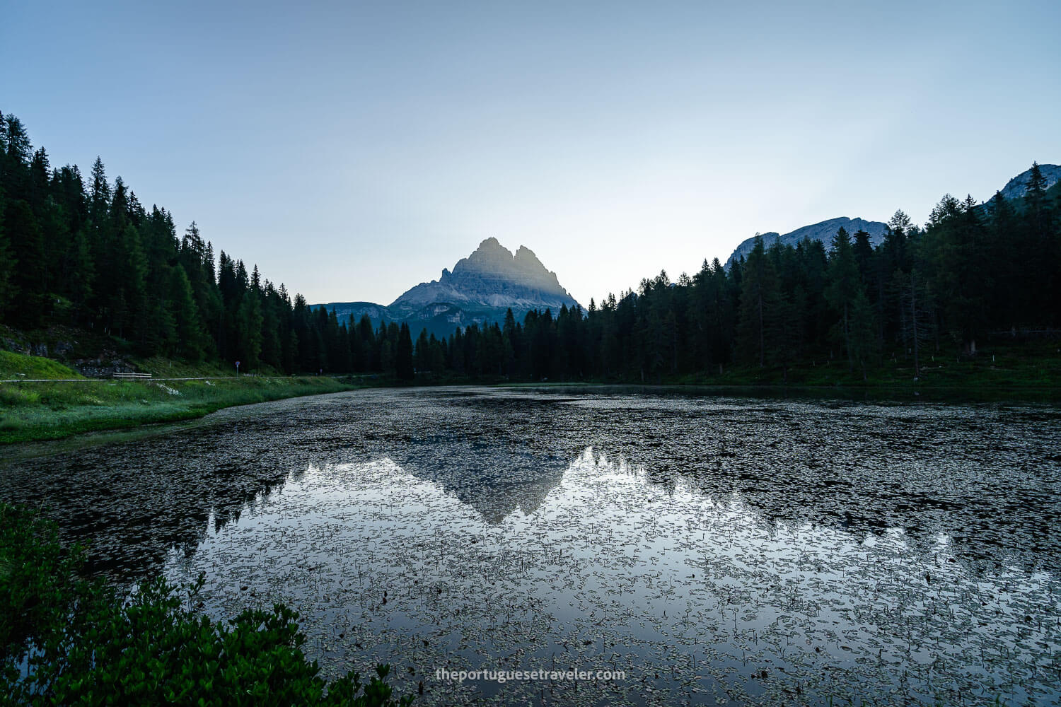 Lago Antorno at sunrise