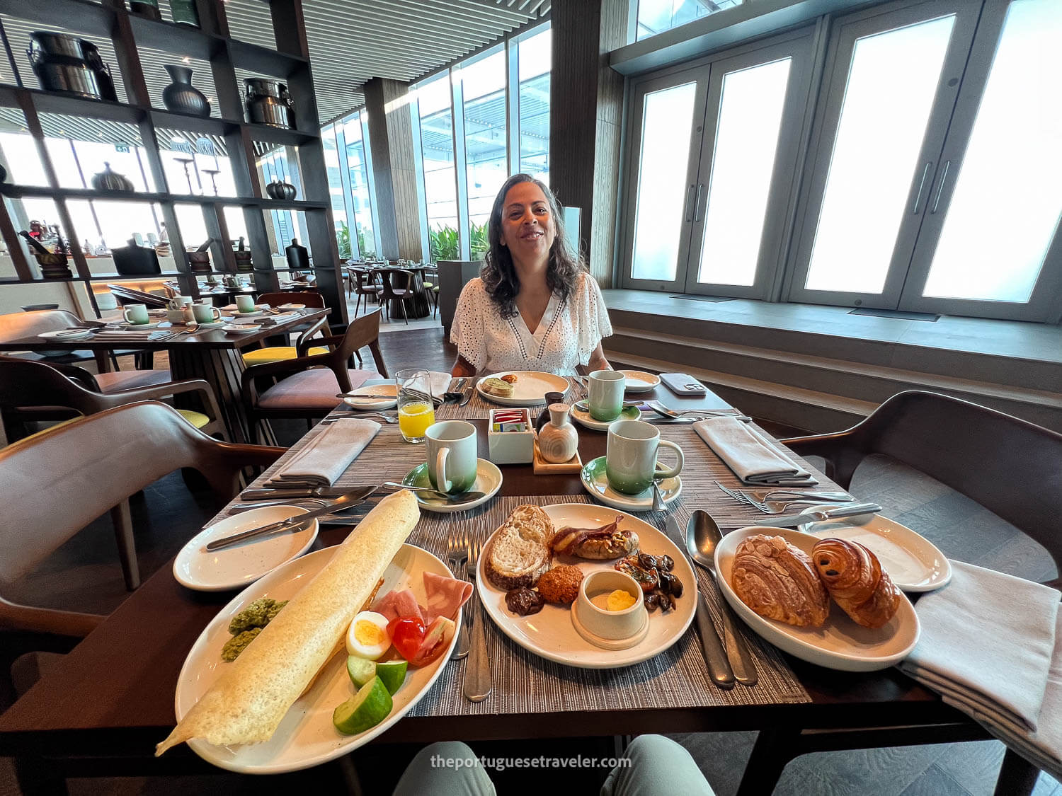 Me and Ruthia having a delicious breakfast at the Cinnamon hotel