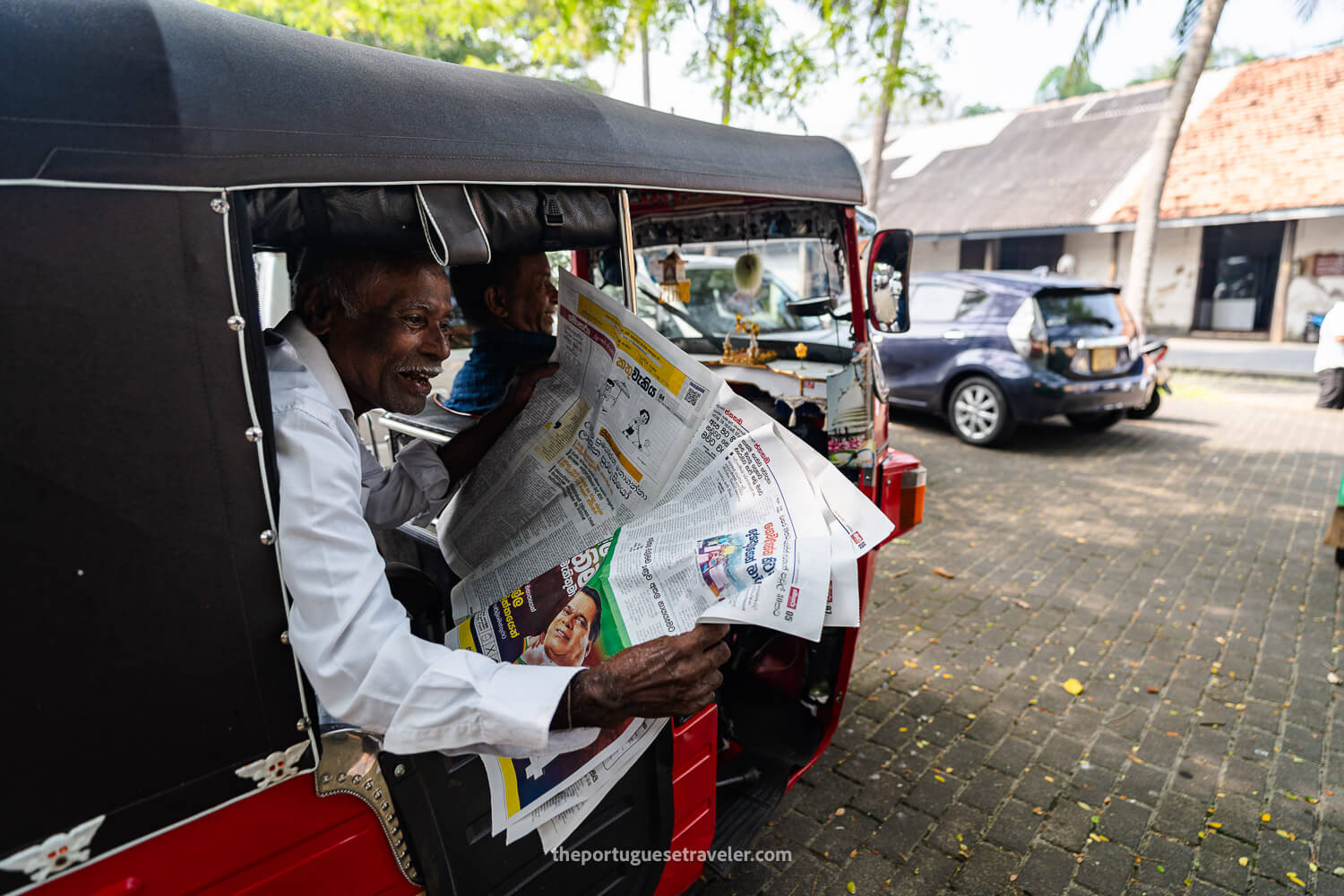 A local inside a tuktuk at the Court Square in Galle