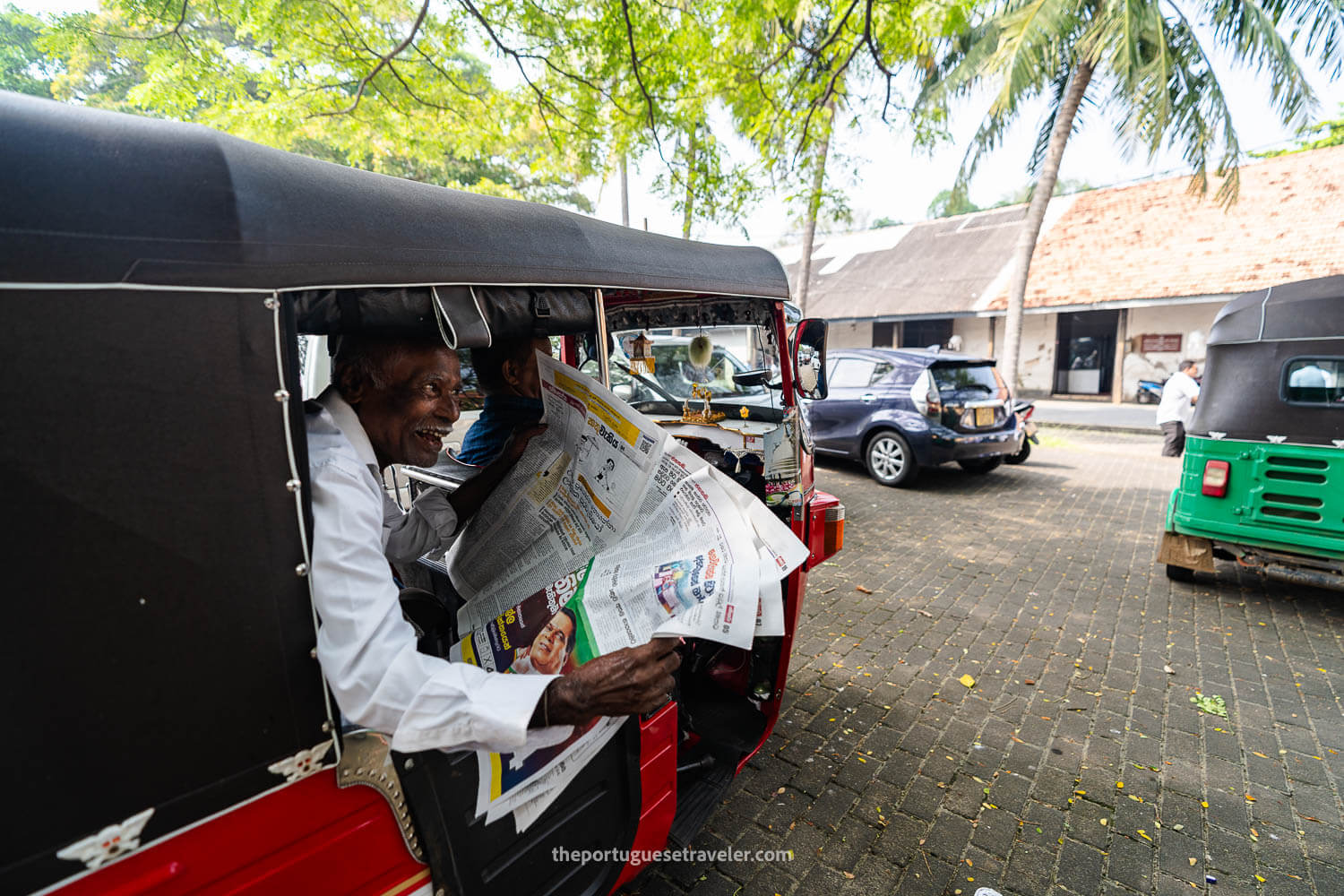 A local inside a tuktuk at the Court Square in Galle