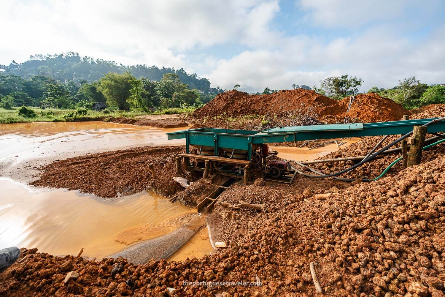 The walter-filtering machine at the open-cast mine in Ratnapura