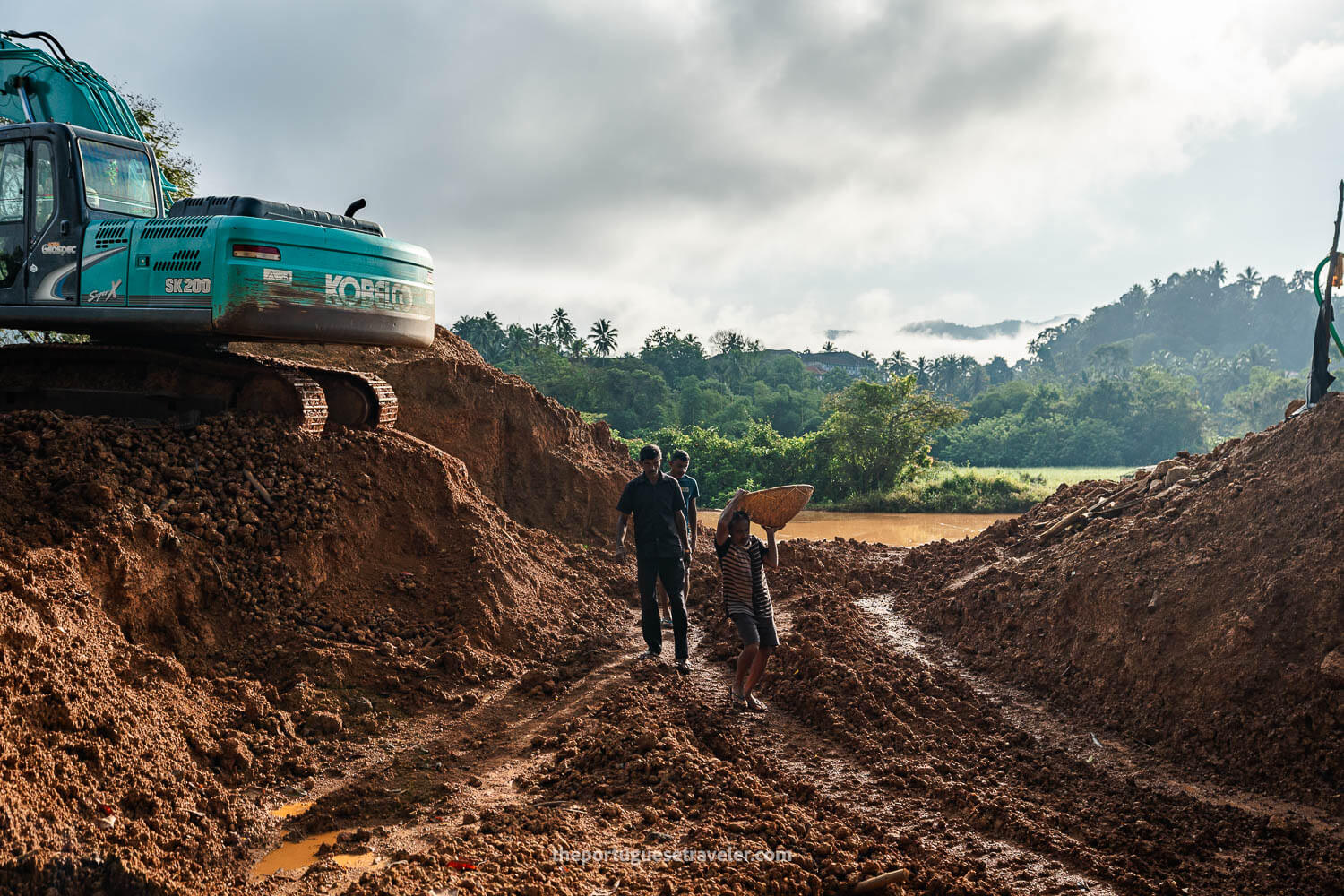 The miners transporting a basket full of gravel