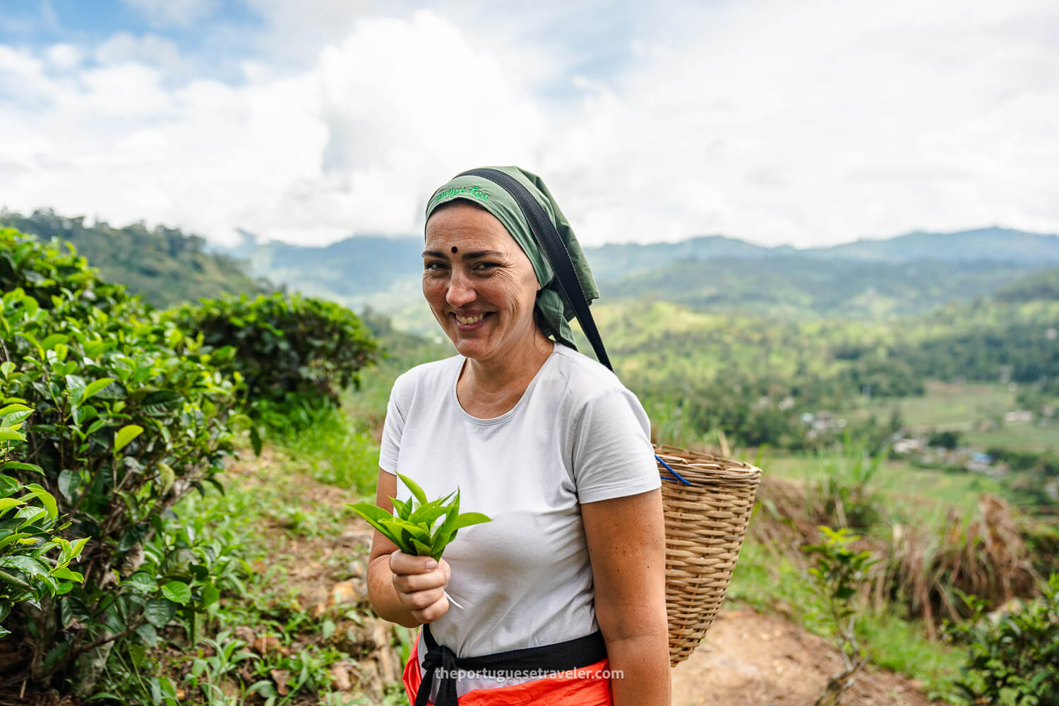 Sónia at the Ceylon Tea Plantation Tour