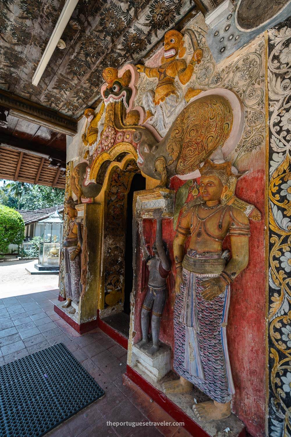 Details of the temple next to Ratnapura