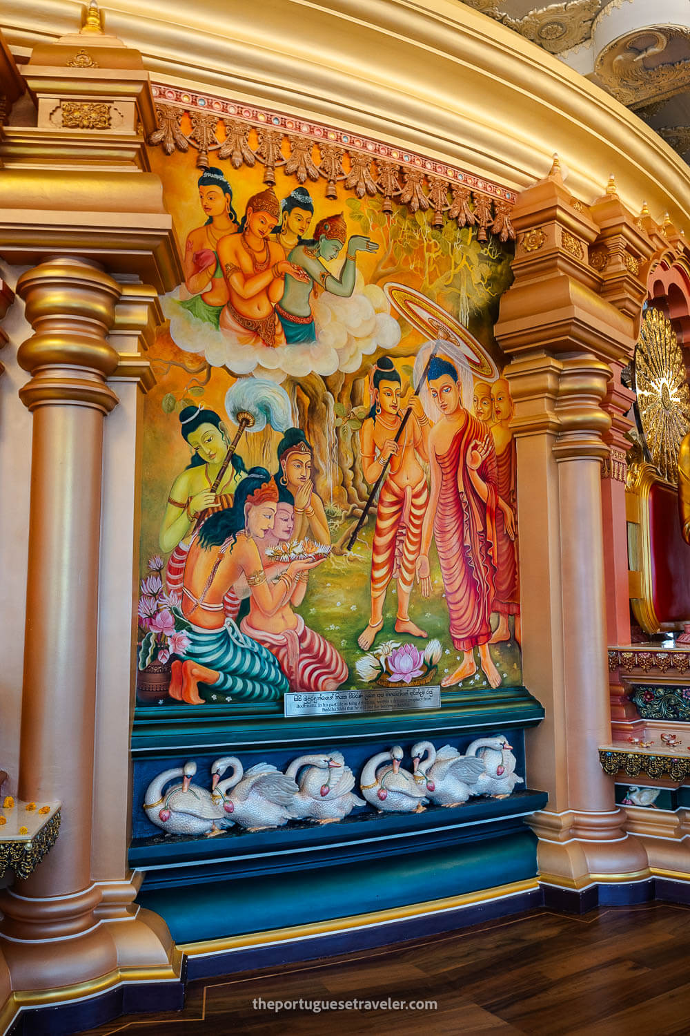 The paintings inside the temple