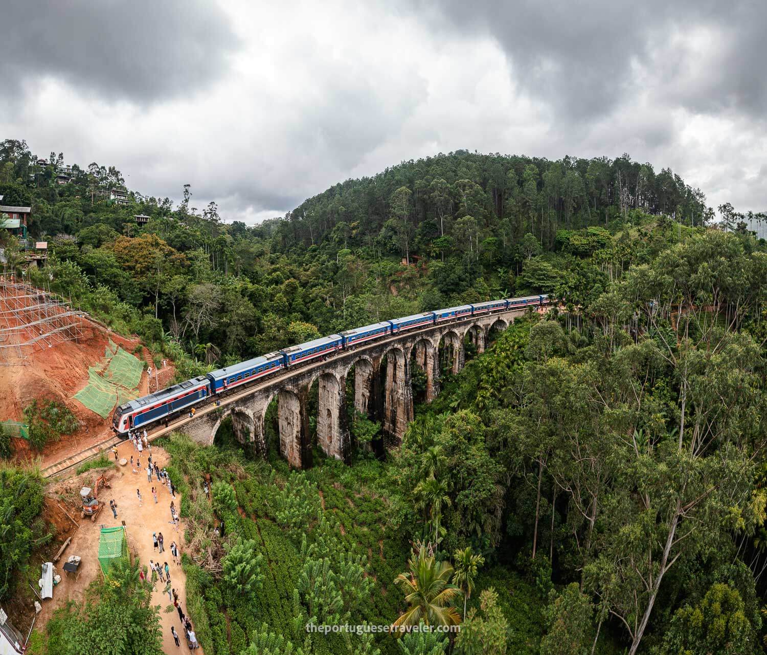 The train at the Nine Arches Bridge when it stopped