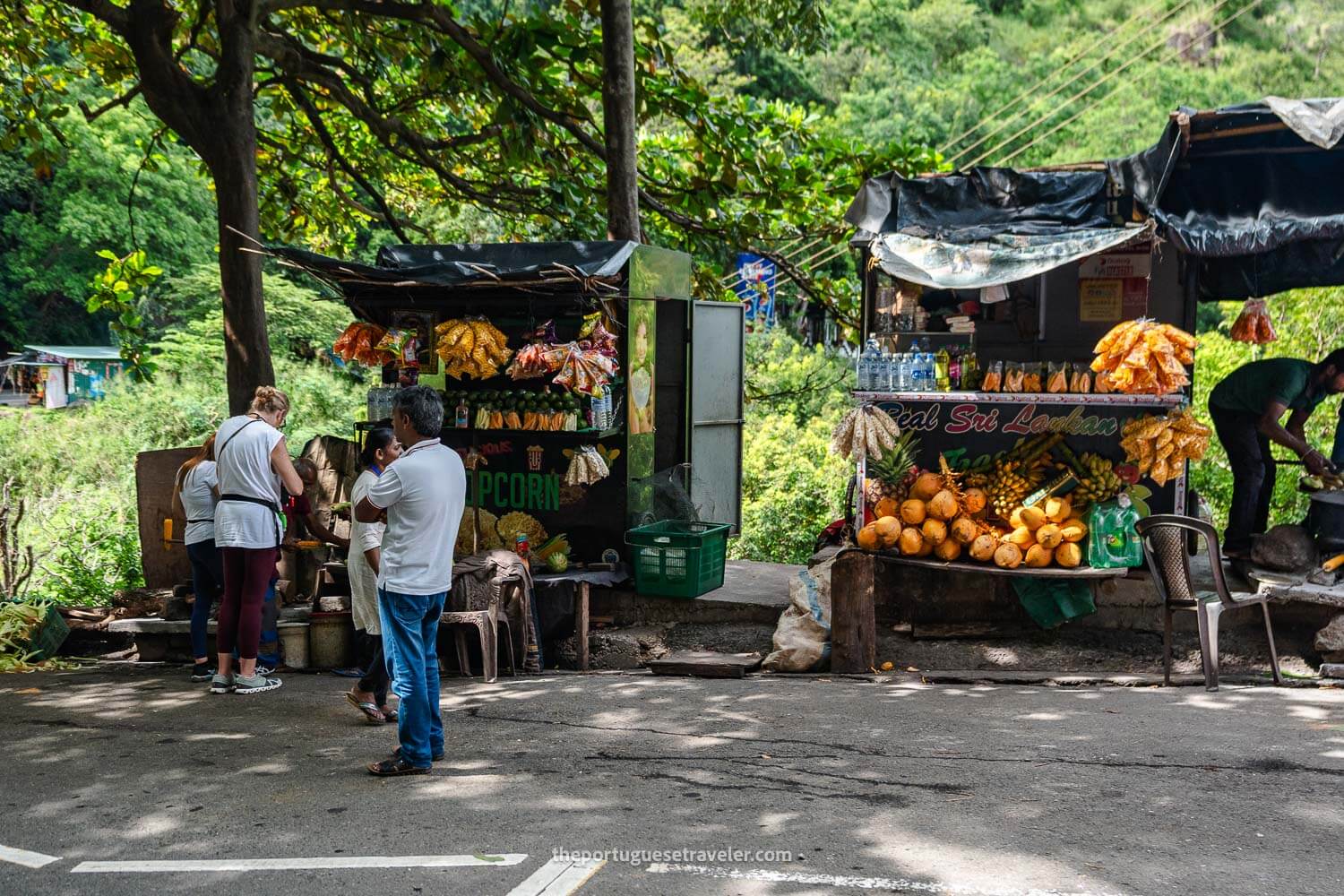 A snacks, and a fruits vendor near the Ravana Waterfall