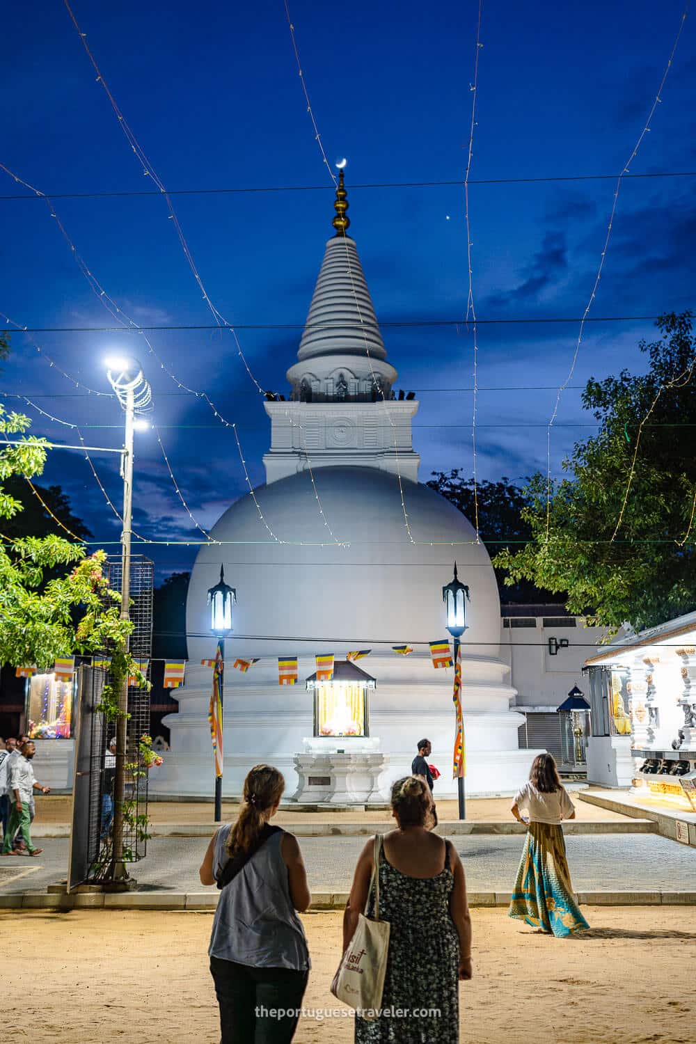 A Buddhist temple with the crescent moon at the Kataragama City