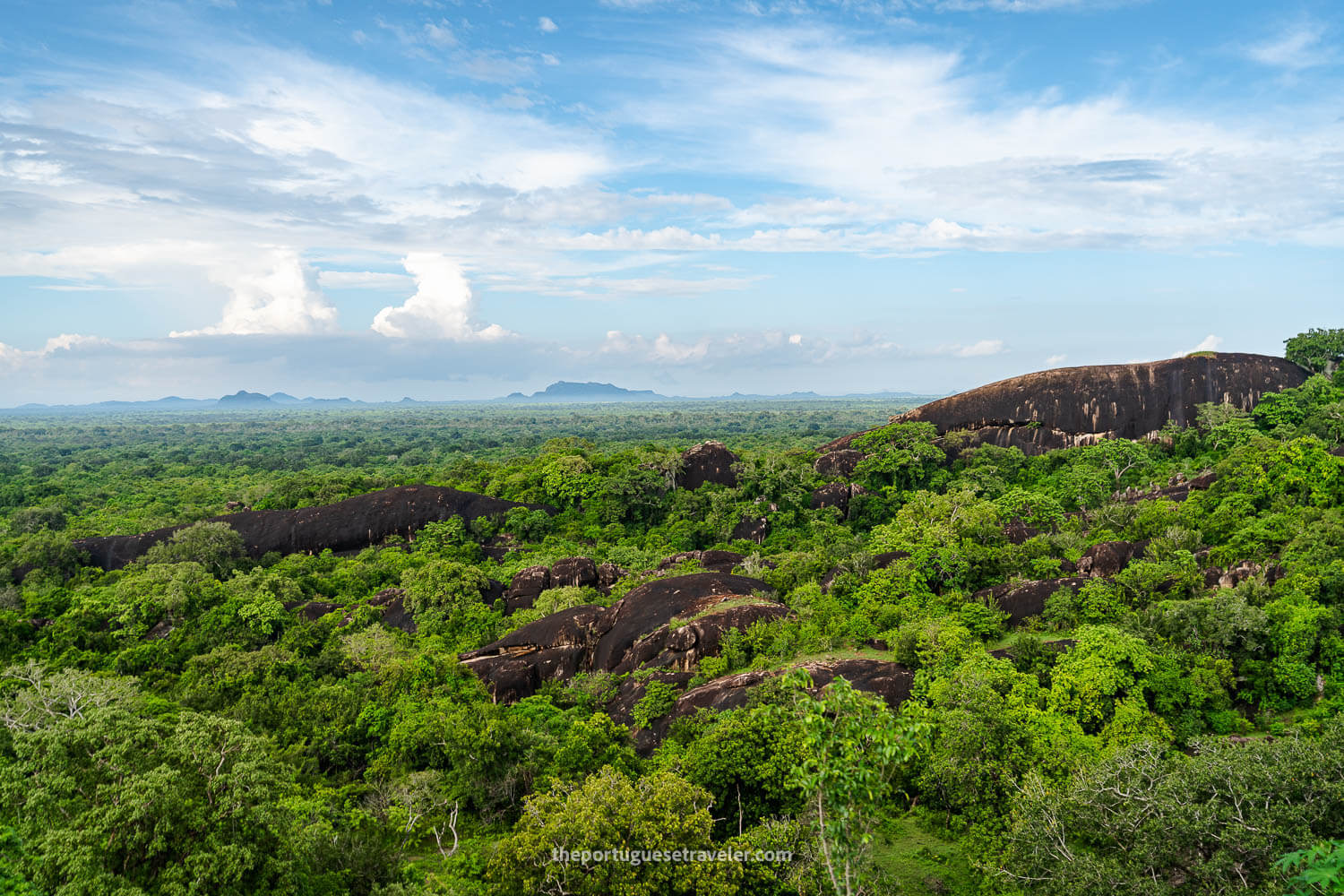 Probably one of the coolest views i've seen in my life at the Sithulpawwa Rock Temple