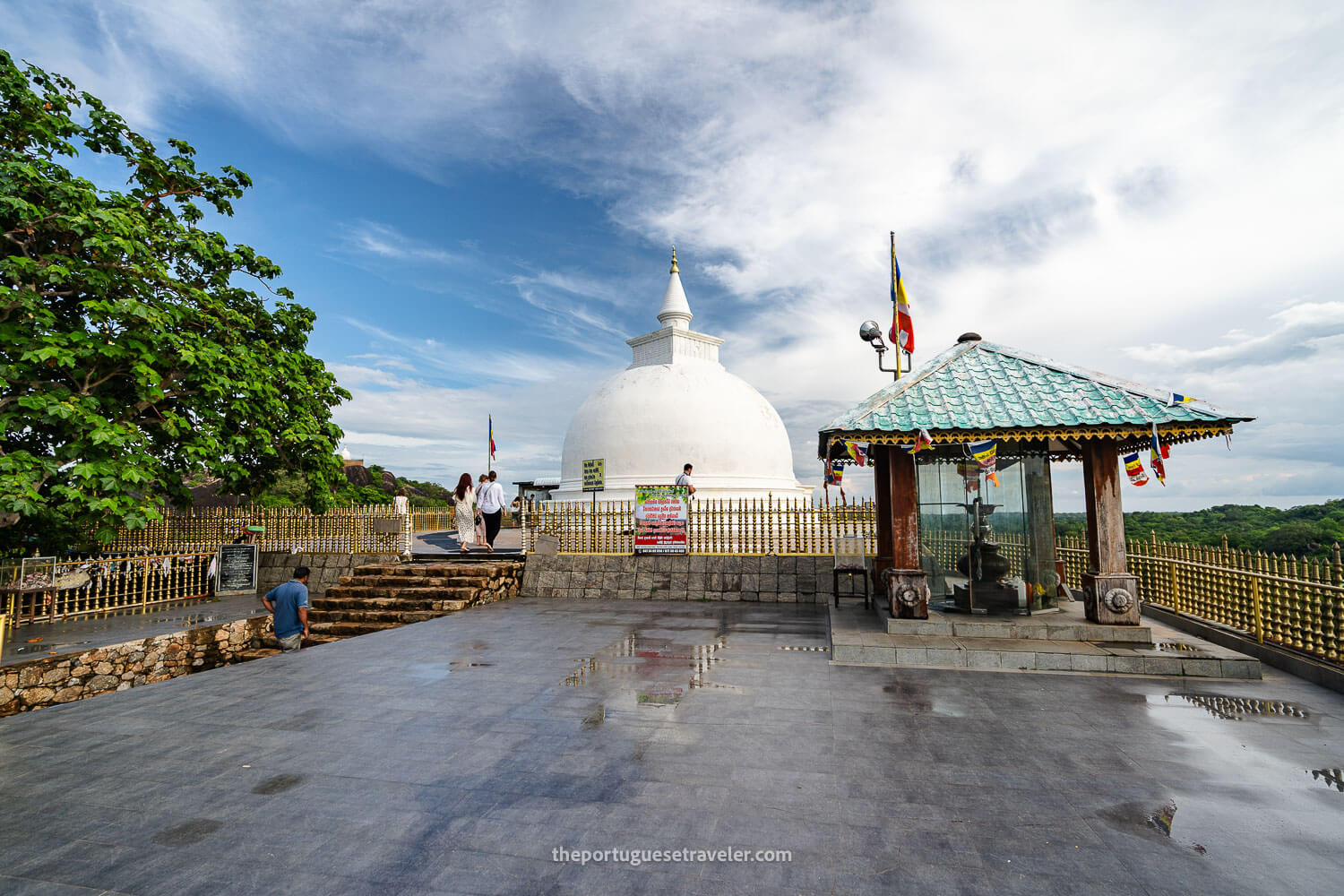 The stupa on top of the Sithulpawwa Rock Temple