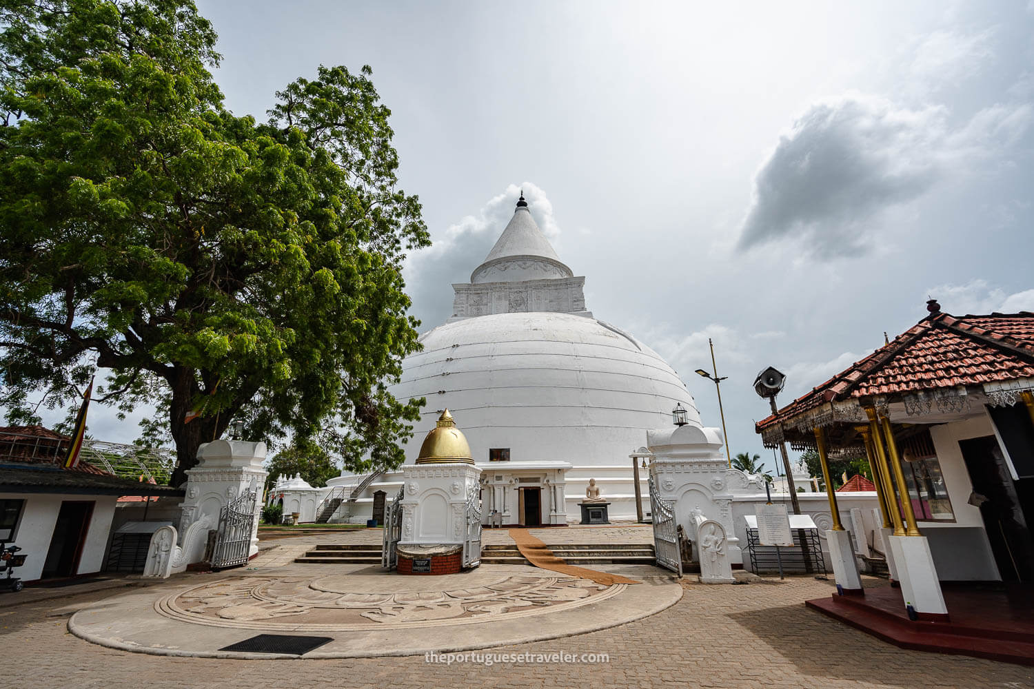 The Tissamaharama Raja Maha Vihara Buddhist Temple in Sri Lanka