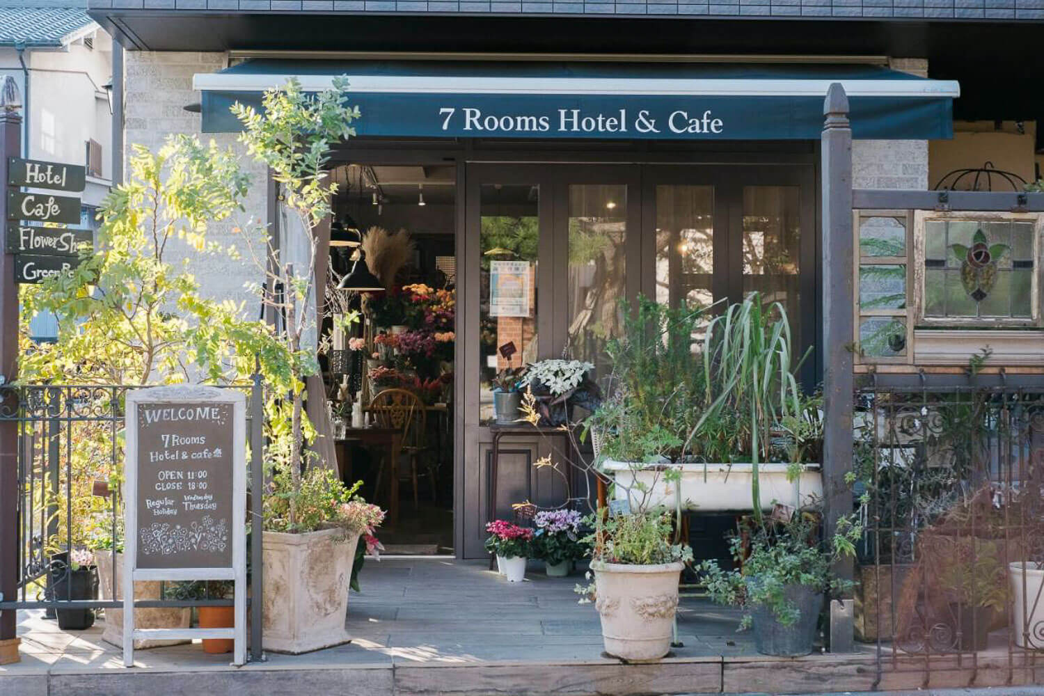 7 Rooms Hotel & Cafe in Tokyo