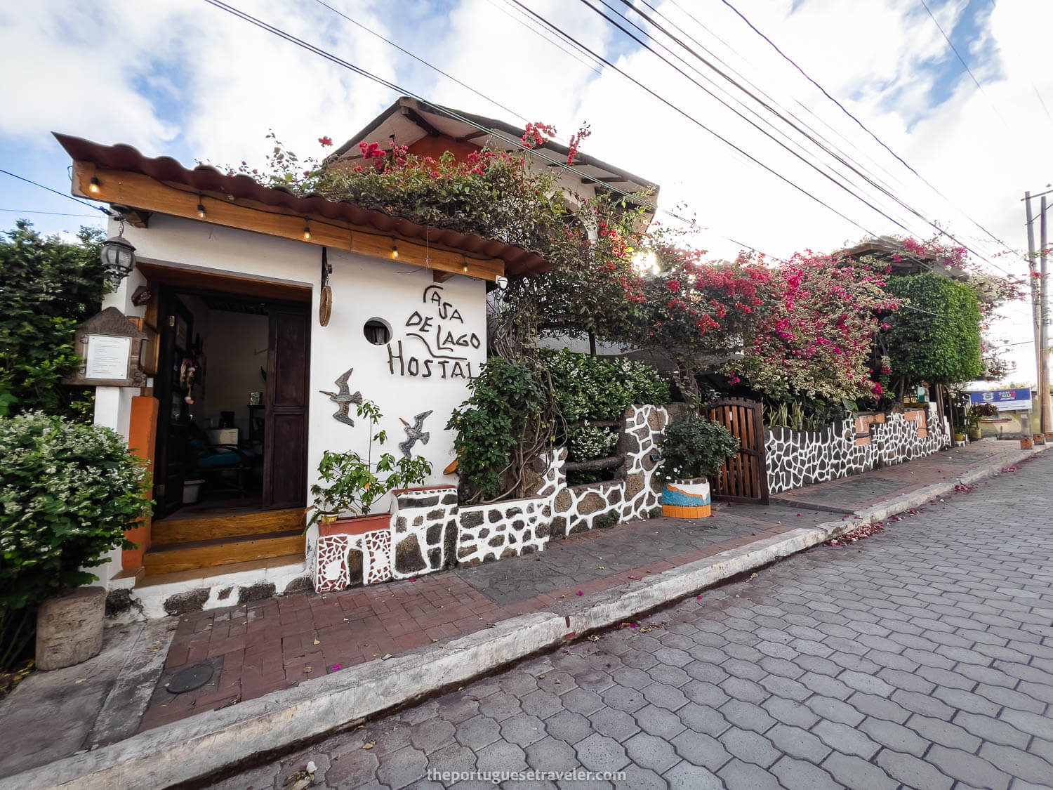 Hostal Casa del Lago in Santa Cruz Island